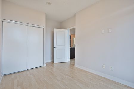 2 Bedrooms + Den - Photo 5