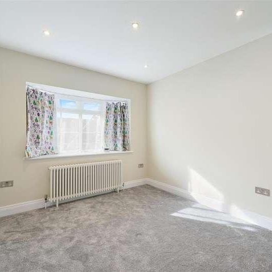 Lower Morden Lane, Morden, SM4 - Photo 1