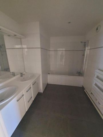 Location Appartement 3 pièces 87m² LORMONT 33310 - Photo 4