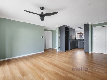 This 2 Bed, 2 bath with air con is calling your name! - Photo 4