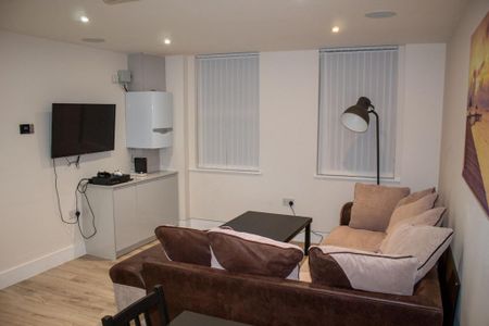 4 bedroom flat to rent - Photo 2