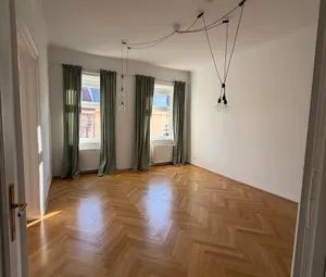 Helle 2 Zimmer Altbauwohnung - Photo 1
