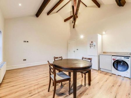 1 bedroom in a house share to rent - Photo 3