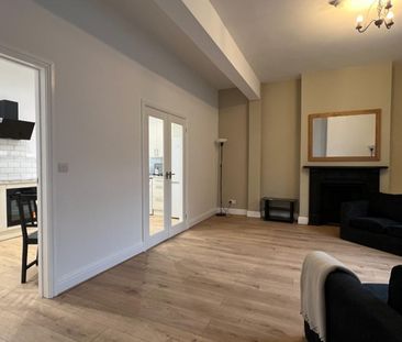 2 bedroom House To Let - Photo 2