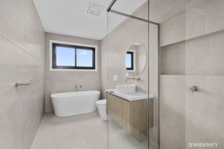 Brand new Build, 4 bedroom Home in the Heart of Altona. - Photo 5