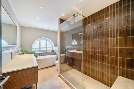 3 bedroom Flat To Let - Photo 3