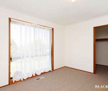 Family Home with mountain views - Photo 6