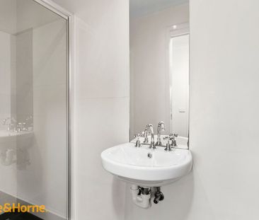 Spacious Villa, Central Location! - Photo 2