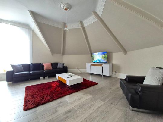 1 bedroom in a flat share to rent - Photo 1