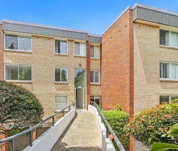 Sunny and Quiet Three Bedroom Apartment - Photo 5