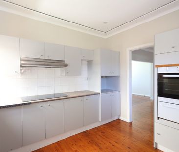 Single Level Home Conveniently Located - Photo 3