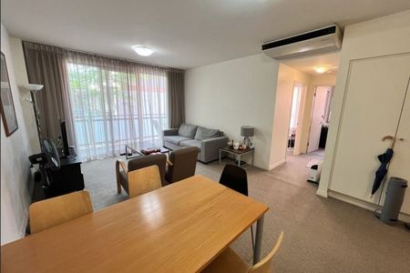Spacious Fully Furnished Apartment in Popular East End! - Photo 2