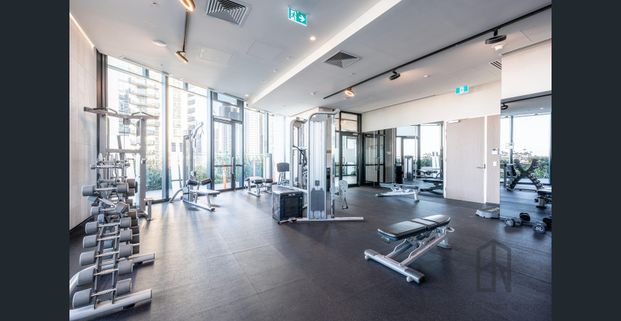 Inner City Living at It's Best! - Photo 1