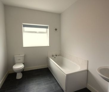 2 bed Terraced - To Let - Photo 4