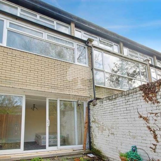 Heritage Close, Uxbridge, UB8 - Photo 1