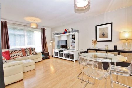 Roslyn Court, Woking, Surrey, GU21 - Photo 2