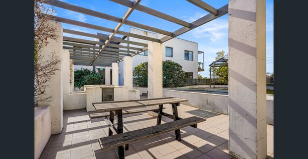 Modern Three-Bedroom Apartment in the Heart of Toongabbie - Photo 1