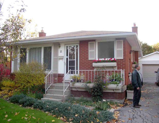 9 Lawrence Cres - Photo 1