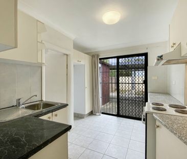 2 Bedroom Home! - Photo 2