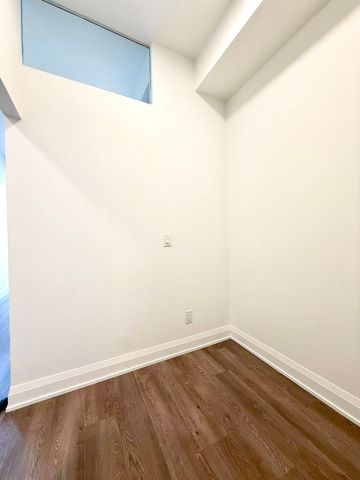 For Lease - 3250 Carding Mill Trail Unit# 520, Oakville, Ontario - Photo 2