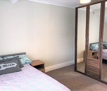 4 bedroom private hall to rent - Photo 6