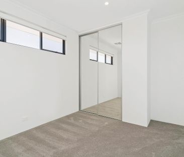 BRAND NEW MODERN FAMILY HOME IN RIVERVALE ! - Photo 6