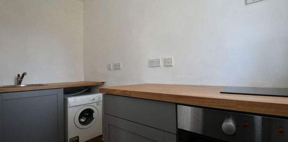 Grove Road, Isleworth - Photo 2