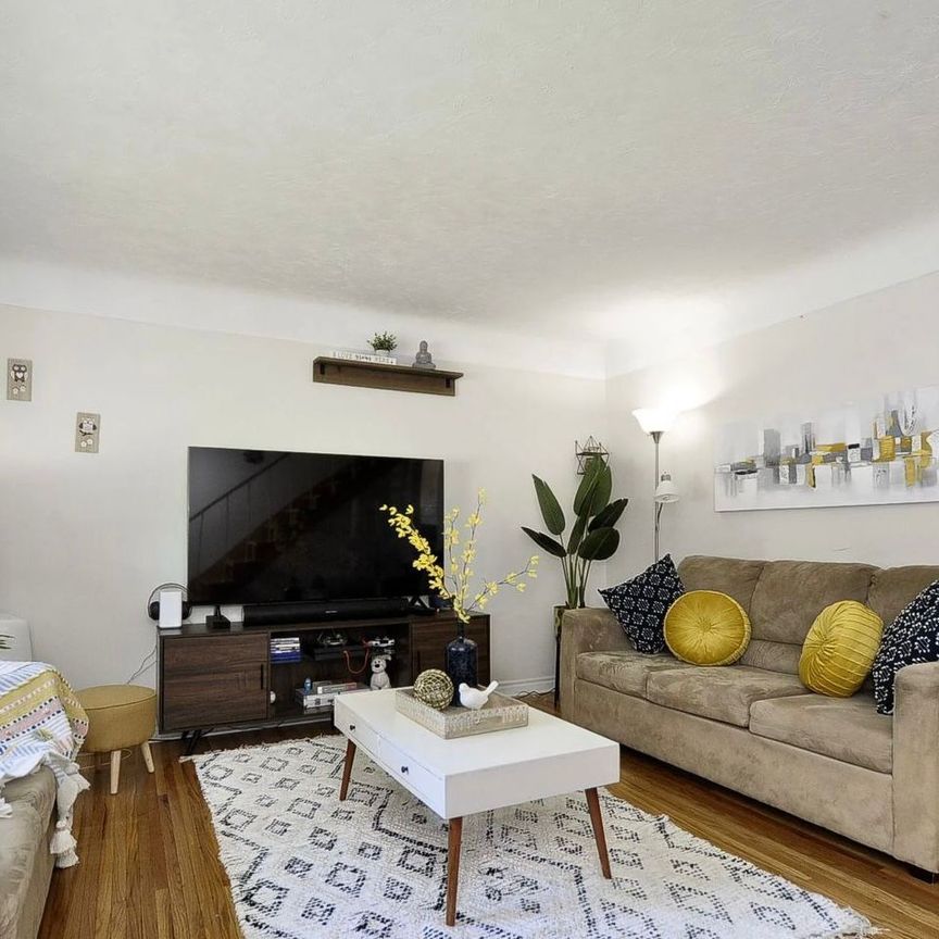 For Lease - 442 Highland Road, Kitchener, Ontario - Photo 1