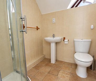2 bedroom end of terrace house to rent - Photo 6