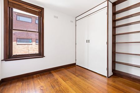 Art Deco Style Apartment In The Heart of St Kilda! - Photo 3