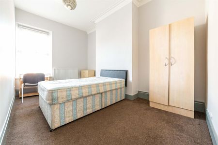 5 bed terraced house to rent in Warton Terrace, Heaton, NE6 - Photo 2