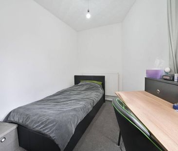 3 bedroom flat to rent - Photo 6