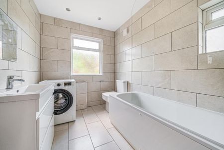 East Walk, East Barnet EN4 - Photo 5