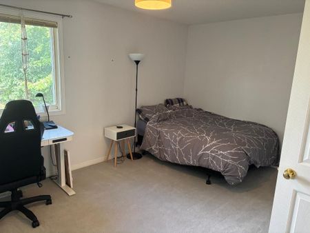 For Lease - 5 Festive Private, Carlington - Central Park, Ontario - Photo 4