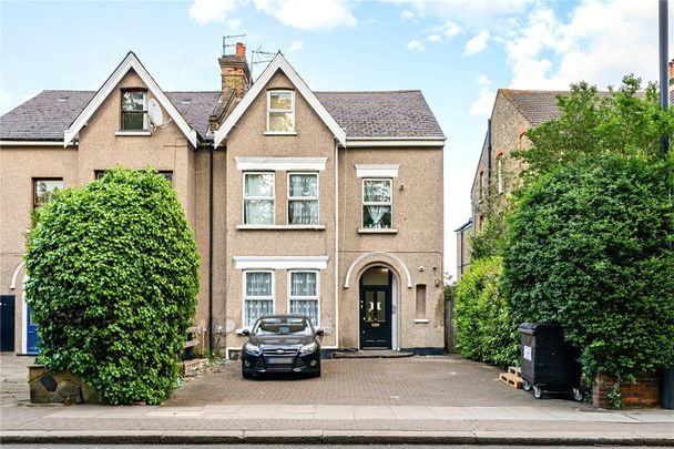The Ridgeway, EN2, Enfield - Photo 1