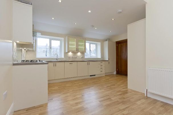 4 bedroom detached house to rent - Photo 1