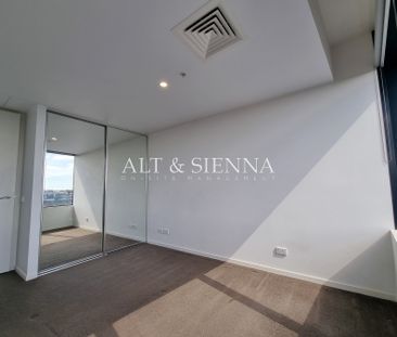 Two-Bedroom Apartment with City Views - Photo 3