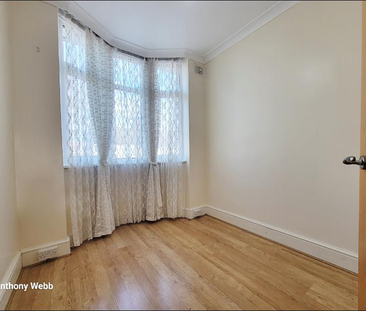 3 bedroom flat to rent - Photo 3