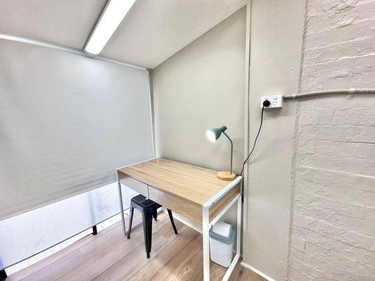 Room for Rent in the Heart of Oxford Street - Photo 1