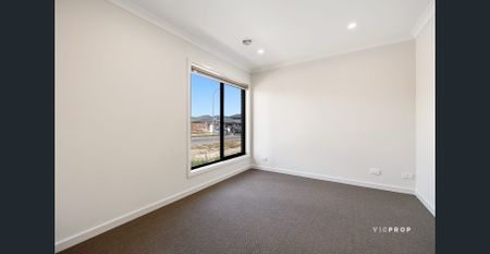 Exquisite Family Home in Minta Estate, Berwick - Photo 5