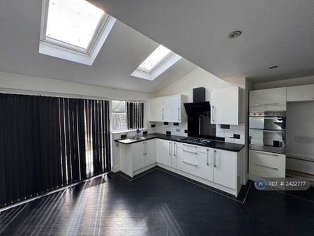 3 bedroom terraced house to rent - Photo 5