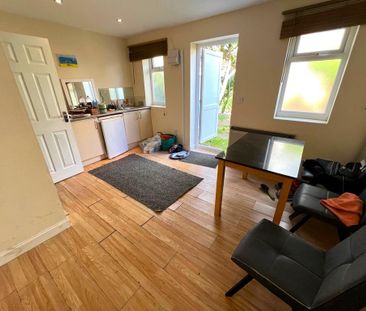 4 bedroom semi-detached house to rent - Photo 6