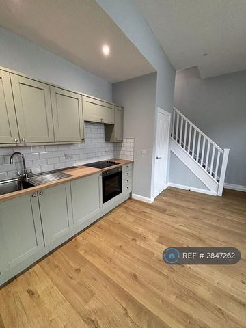 2 bedroom terraced house to rent - Photo 4
