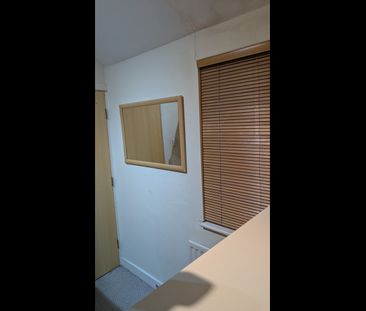 Room in a Shared Flat, Chorlton, M21 - Photo 3