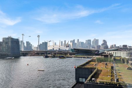 Stunning 2 Bedroom Apartment with Dual Aspect Views at Coral Apartments, Royal Docks - Photo 5