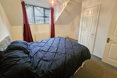 Steeple Gardens, Addlestone, Surrey, KT15 - Photo 5