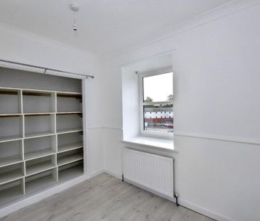 3 bedroom flat to rent - Photo 3