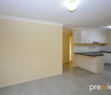 “Charming Home” - Photo 3