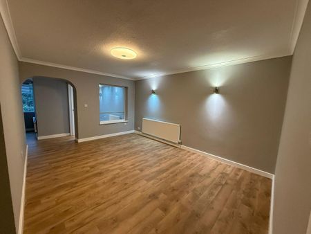 4 bedroom semi-detached house to rent - Photo 4