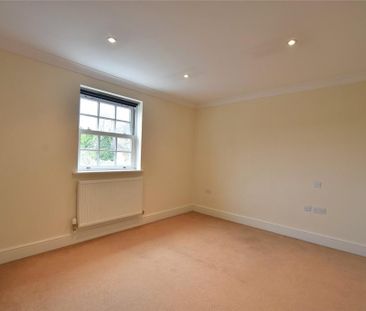 3 bedroom link detached house to rent - Photo 3